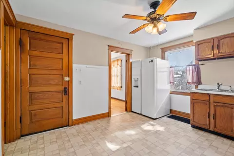 Kitchen - 3907 Custer Ave, Lyons, IL 60534 photo 1 of 2