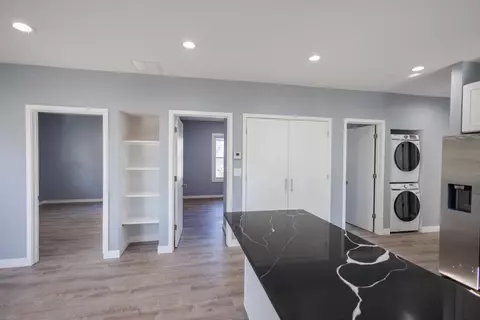 Entry Way - 720 N Park Ave, Kankakee, IL 60901 photo 1 of 2