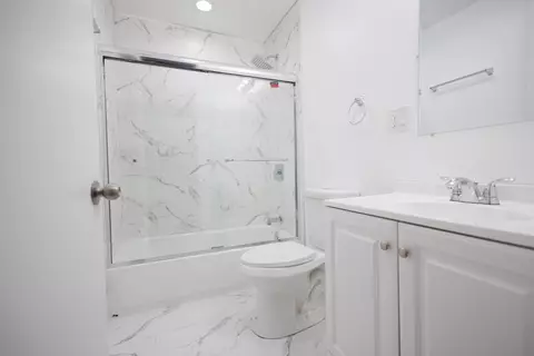 Bath - 720 N Park Ave, Kankakee, IL 60901 photo 1 of 1