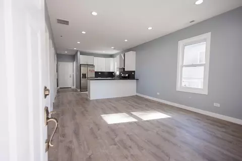 Living - 720 N Park Ave, Kankakee, IL 60901 photo 1 of 3
