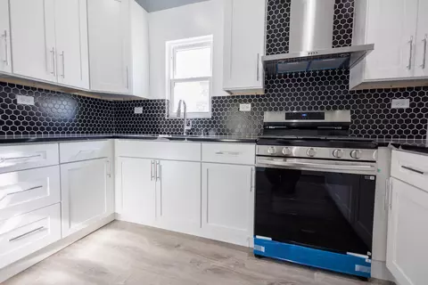 Kitchen - 720 N Park Ave, Kankakee, IL 60901 photo 3 of 4