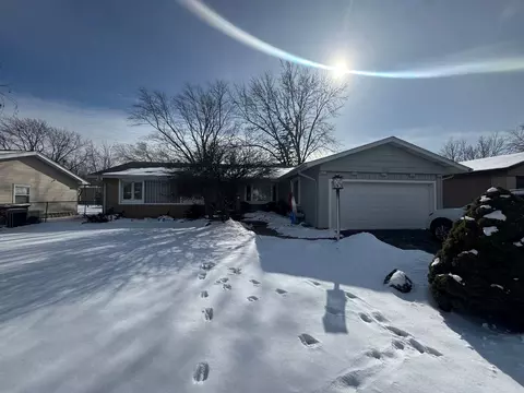 73 Braemar Dr, Elk Grove Village, IL 60007