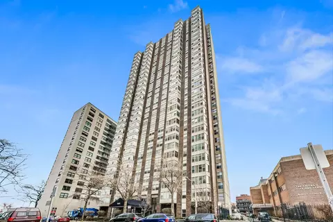 525 W Hawthorne Pl #1604, Chicago, IL 60657