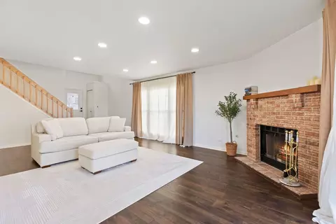 Living - 4875 Turnberry Dr, Hoffman Estates, IL 60010 photo 2 of 3