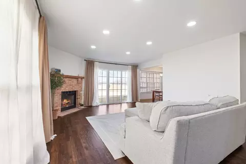 Living - 4875 Turnberry Dr, Hoffman Estates, IL 60010 photo 1 of 3