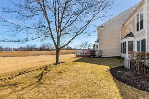 Exterior - 4875 Turnberry Dr, Hoffman Estates, IL 60010 photo 4 of 5