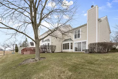 Exterior - 4875 Turnberry Dr, Hoffman Estates, IL 60010 photo 3 of 5