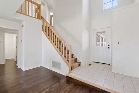 Entry Way - 4875 Turnberry Dr, Hoffman Estates, IL 60010 photo 1 of 1