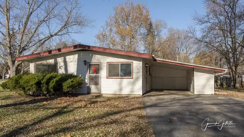 70 Circle Dr, Montgomery, IL 60538