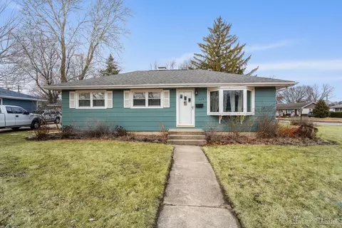 1633 Roanoke Ave, Aurora, IL 60506
