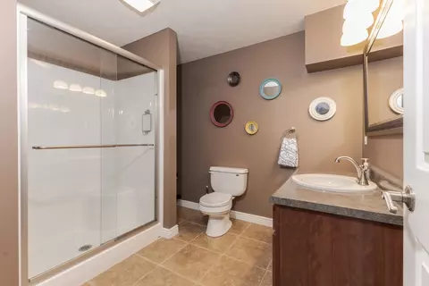 Bath - 1713 Blue Spruce Ct, Normal, IL 61761 photo 5 of 6