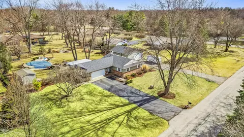 68 E Larkspur Ln, Bristol, IL 60512