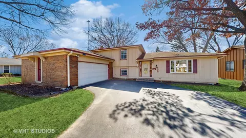 139 Sherwood Dr, Cary, IL 60013