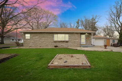 126 Maple St, Gibson City, IL 60936