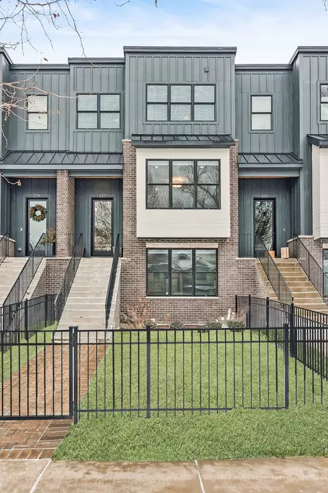 227 N Larch Ave, Elmhurst, IL 60126