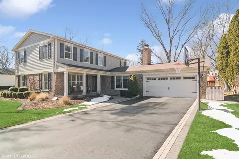 260 N Valley Rd, Barrington, IL 60010