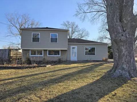 1418 Briarwood Dr, Champaign, IL 61821