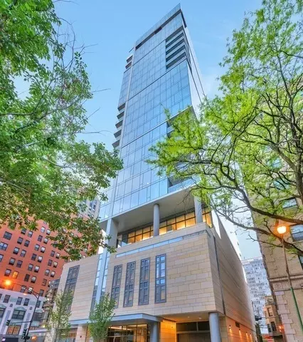 4 Elm St #21S, Chicago, IL 60611