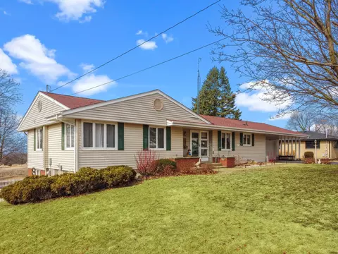1306 Garfield St, Harvard, IL 60033