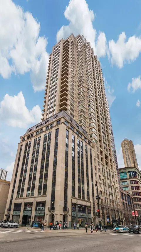 118 Erie St #27E, Chicago, IL 60611