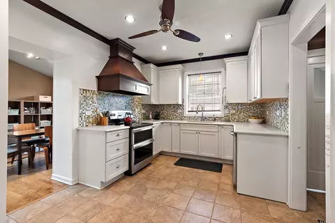 Kitchen - 720 Perth Ave, Flossmoor, IL 60422 photo 1 of 4