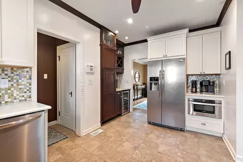 Kitchen - 720 Perth Ave, Flossmoor, IL 60422 photo 3 of 4