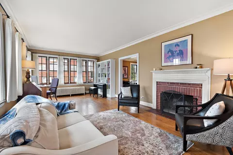 Living - 720 Perth Ave, Flossmoor, IL 60422 photo 1 of 4