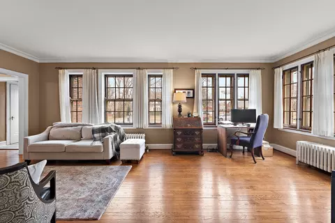 Living - 720 Perth Ave, Flossmoor, IL 60422 photo 2 of 4