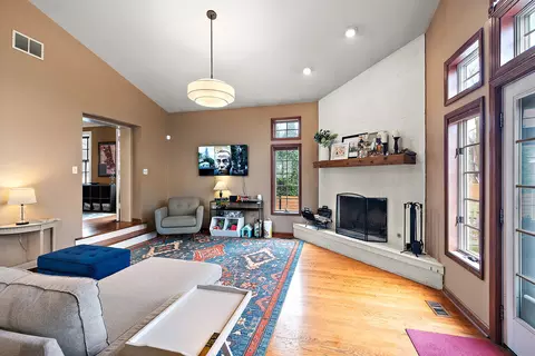 Living - 720 Perth Ave, Flossmoor, IL 60422 photo 3 of 4