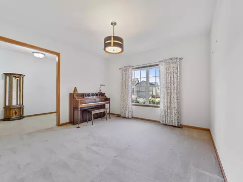 Living - 519 Madison Ln, Elgin, IL 60123 photo 4 of 5