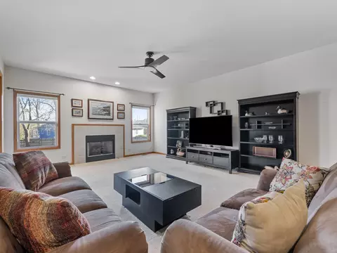 Living - 519 Madison Ln, Elgin, IL 60123 photo 2 of 5
