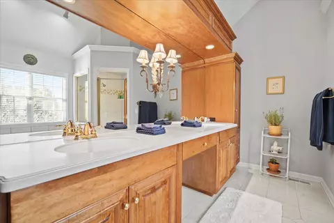 Bath - 9 Raspberry Rd, Bloomington, IL 61704 photo 1 of 2