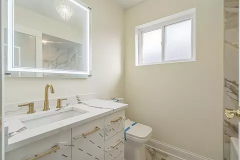Bath - 15 E 92nd St, Chicago, IL 60619 photo 2 of 4