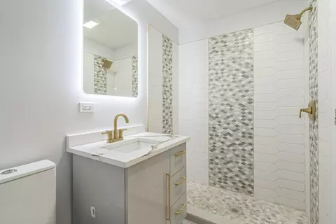 Bath - 15 E 92nd St, Chicago, IL 60619 photo 4 of 4