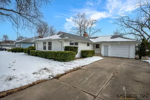 804 Normal Rd, Dekalb, IL 60115