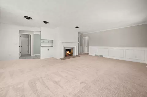 Living - 804 Normal Rd, Dekalb, IL 60115 photo 2 of 4