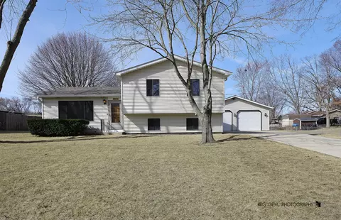 38078 N Coolidge Ave, Beach Park, IL 60087