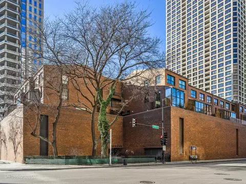 1000 N State St #6, Chicago, IL 60610