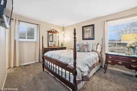 Bedroom - 720 Alcoa Ln, Hoffman Estates, IL 60169 photo 3 of 3