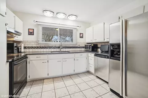 Kitchen - 720 Alcoa Ln, Hoffman Estates, IL 60169 photo 1 of 1