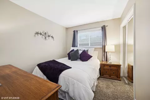Bedroom - 720 Alcoa Ln, Hoffman Estates, IL 60169 photo 1 of 3