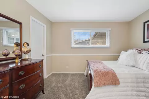 Bedroom - 720 Alcoa Ln, Hoffman Estates, IL 60169 photo 2 of 3