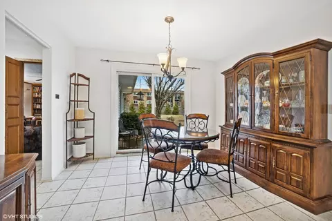 Dining - 720 Alcoa Ln, Hoffman Estates, IL 60169 photo 4 of 4
