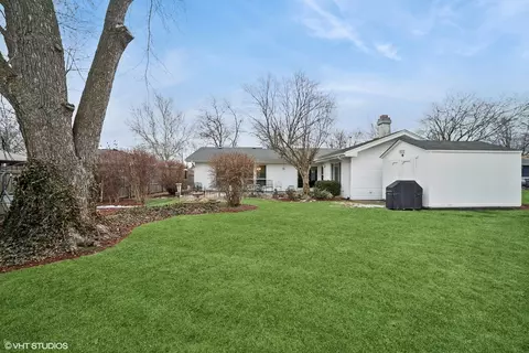 Exterior - 720 Alcoa Ln, Hoffman Estates, IL 60169 photo 2 of 8