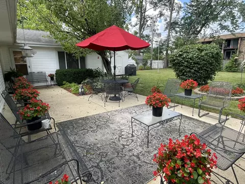 Exterior - 720 Alcoa Ln, Hoffman Estates, IL 60169 photo 5 of 8