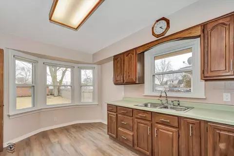 627 E 12th St, Lockport, IL 60441 photo 9