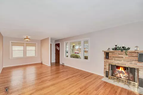 627 E 12th St, Lockport, IL 60441 photo 5