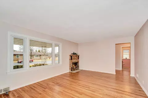 627 E 12th St, Lockport, IL 60441 photo 3