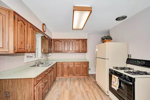 627 E 12th St, Lockport, IL 60441 photo 10