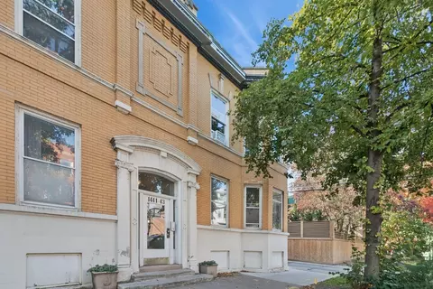 1443 W Waveland Ave #1, Chicago, IL 60613